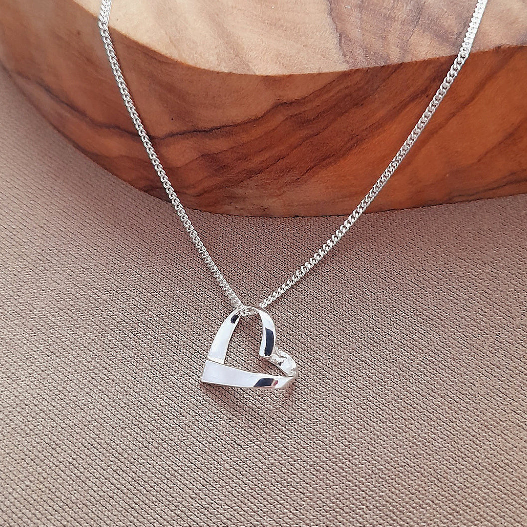 Mother of the Groom Ribbon Heart Necklace in Sterling Silver 925, Personalised Jewellery Gift
