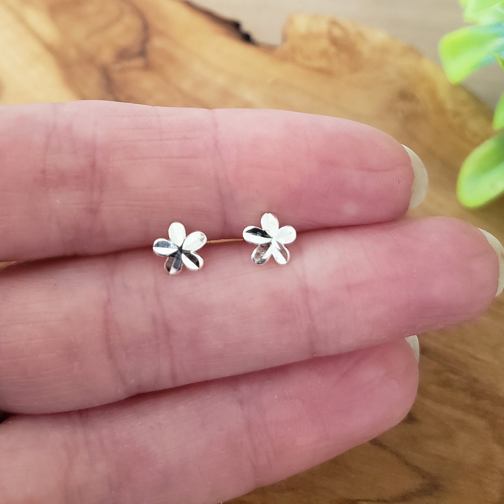 Diamond Cut Daisy Stud Earrings – Sterling Silver Flower Earrings