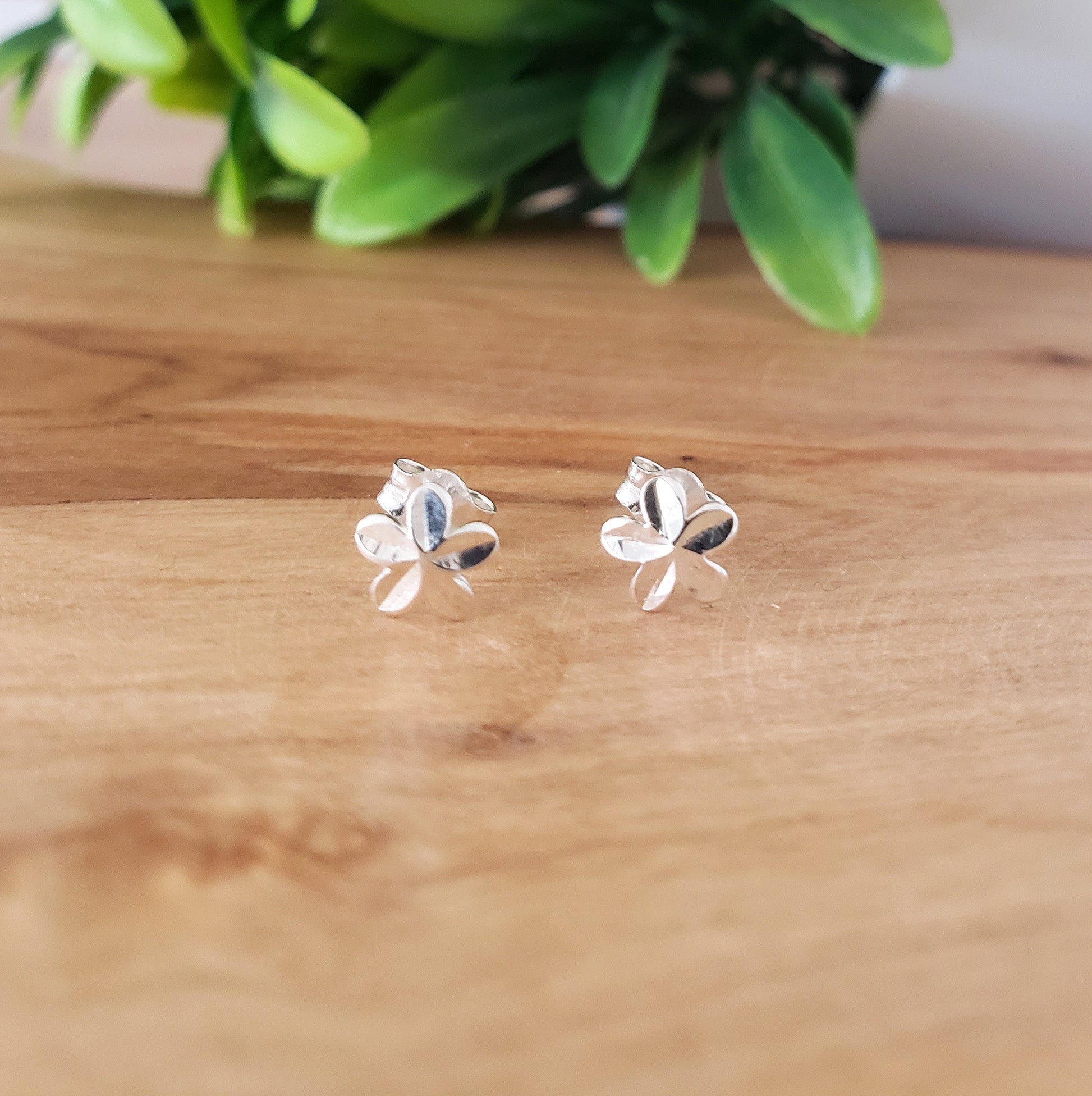 Diamond Cut Daisy Stud Earrings – Sterling Silver Flower Earrings