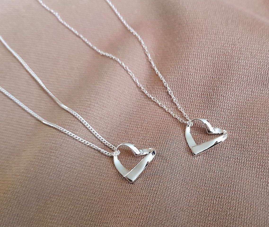 Mother of the Bride Ribbon Heart Necklace in Sterling Silver 925, Personalised Jewellery Gift
