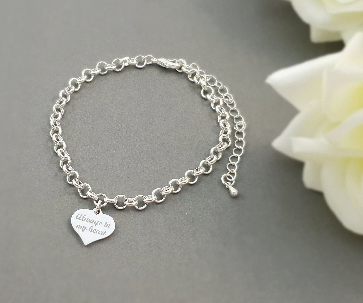 SanaBelle™ Always in my Heart Memorial Personalised Engraved Name Heart Charm Link Bracelet - Available in Various Sizes